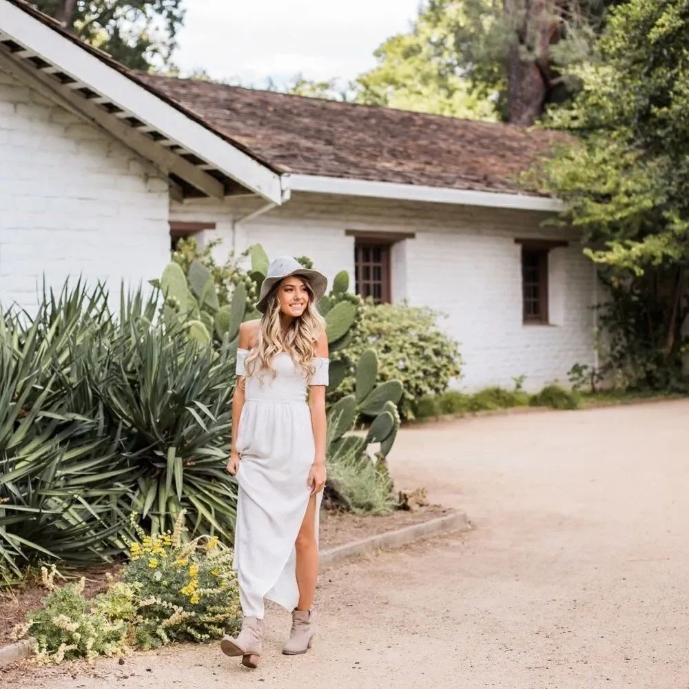 ✨ Pearl White Maxi Dress✨